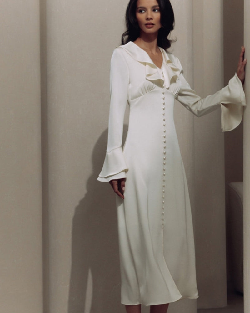 Midi-Kleid mit Rüschen und Perlmuttknöpfen