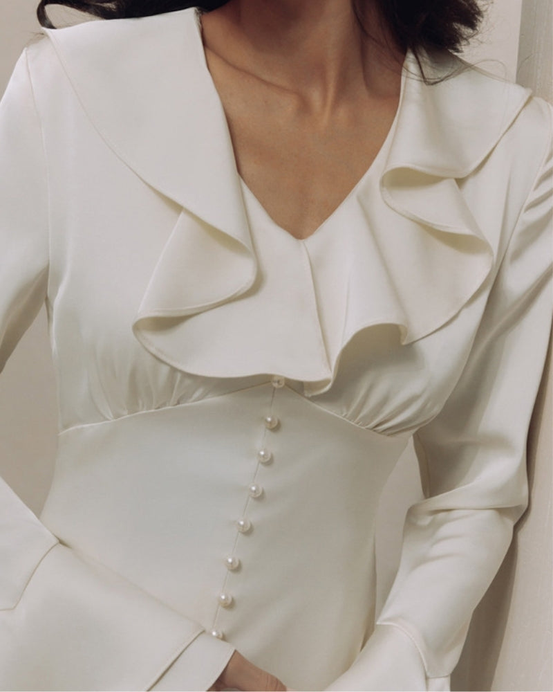 Midi-Kleid mit Rüschen und Perlmuttknöpfen