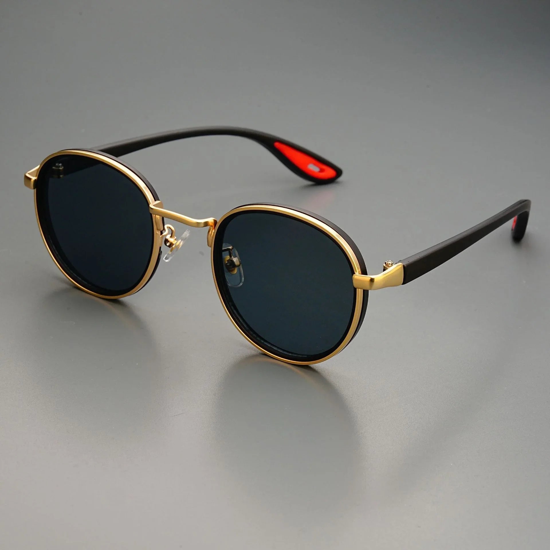 Moderne Sonnenbrille mit markantem Design
