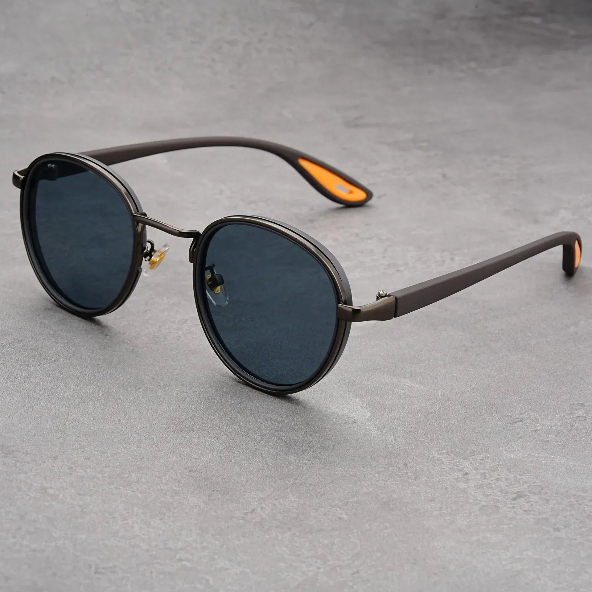 Moderne Sonnenbrille mit markantem Design