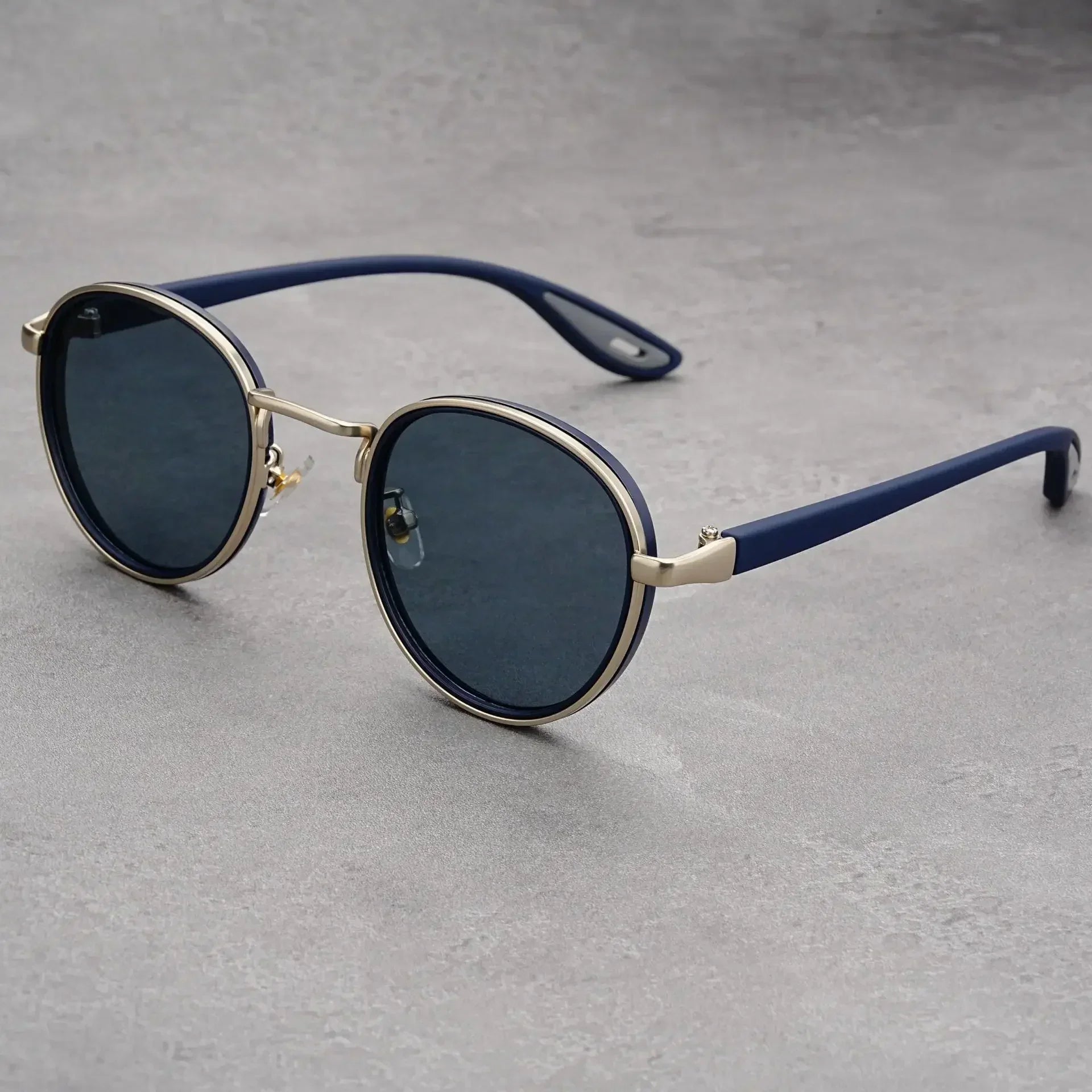 Moderne Sonnenbrille mit markantem Design